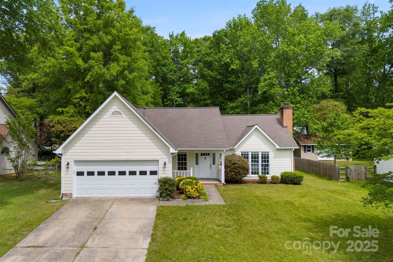 13324 Kintyre Ct., Matthews, NC 28105