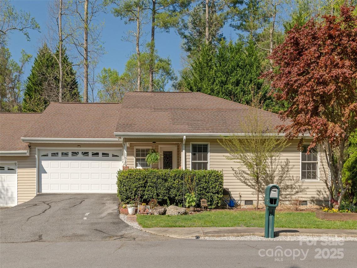 164 Allen Paul Dr., Hendersonville, NC 28791
