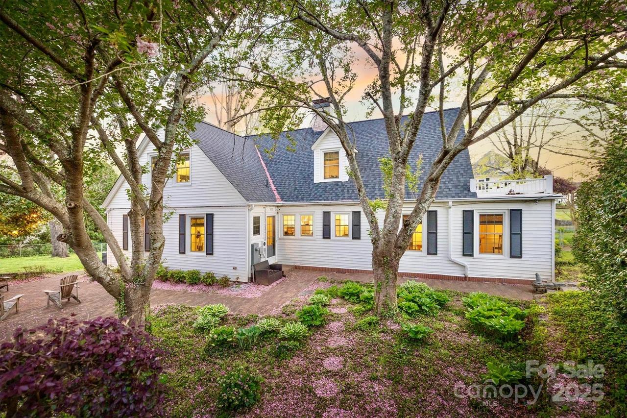 203 Norwood St., Lenoir, NC 28645