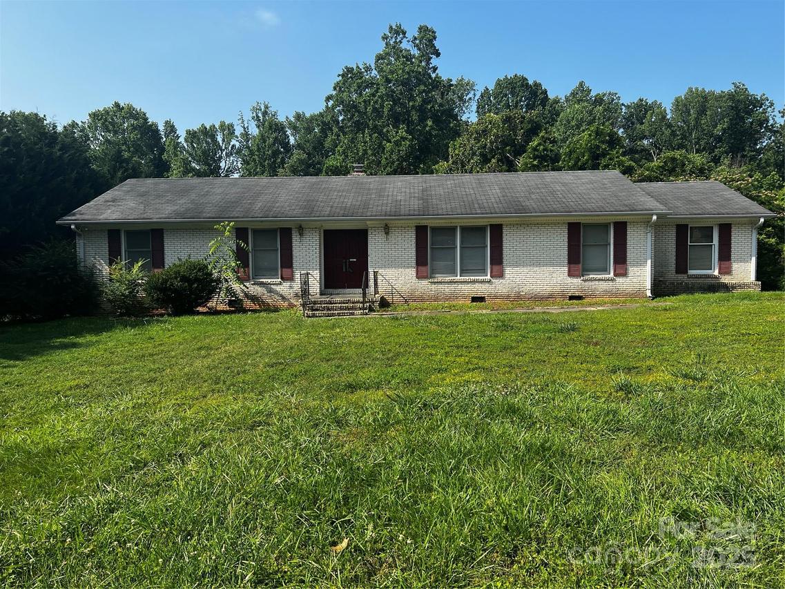 629 Belmorrow Dr., Charlotte, NC 28214