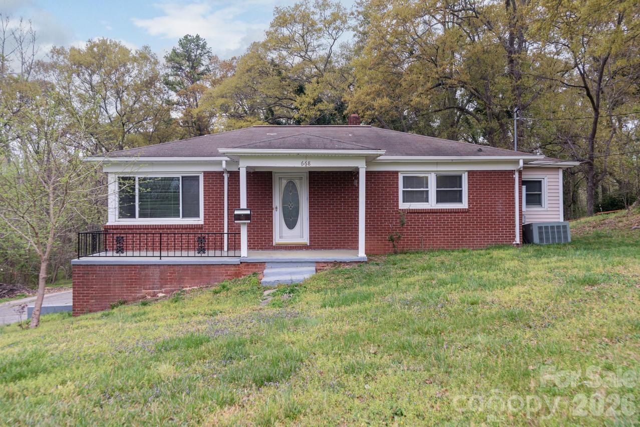 668 Riverside Dr., Lincolnton, NC 28092