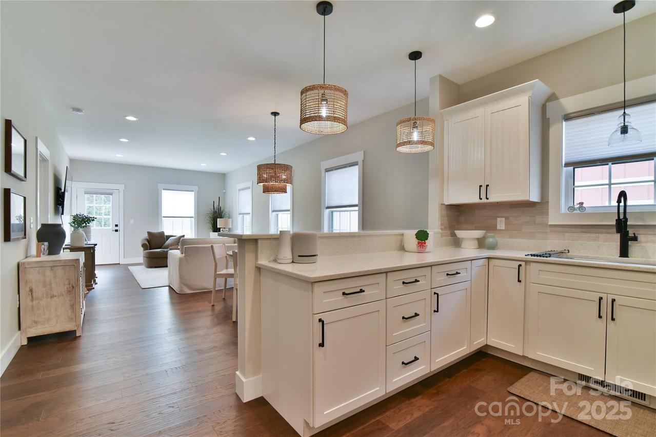 310 Portmanvilla Rd., Black Mountain, NC 28711
