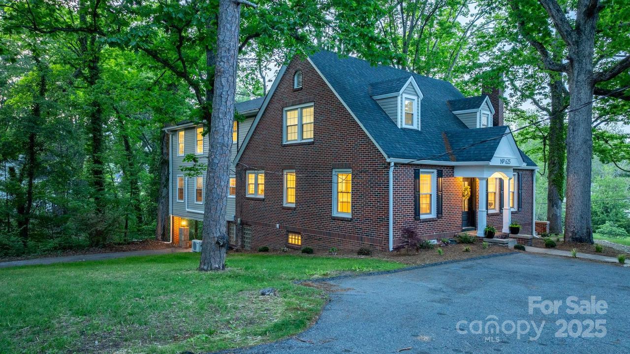 625 4th Street Dr., Hickory, NC 28601