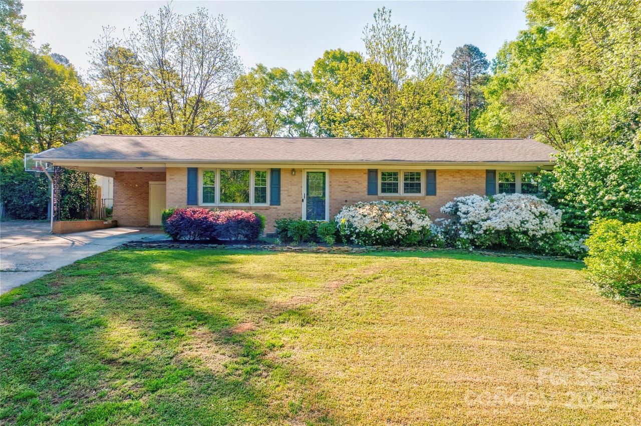 113 Princess Ln., Dallas, NC 28034