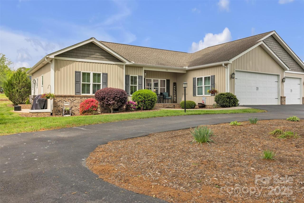 15 Willow Oaks Ct., Taylorsville, NC 28681