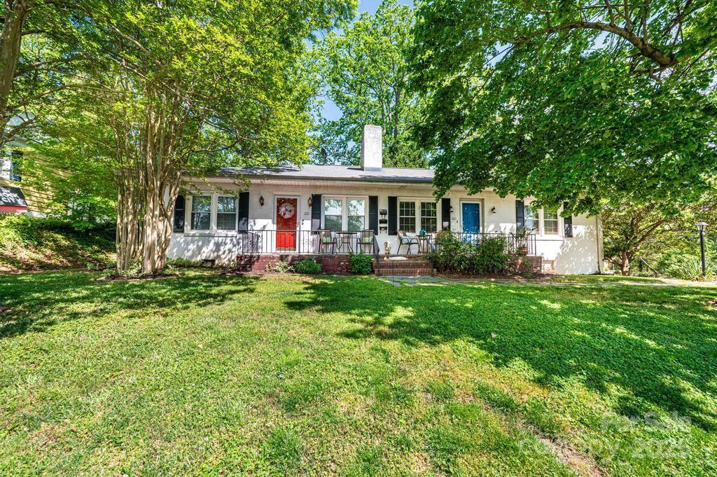 310 1st St., Hickory, NC 28601