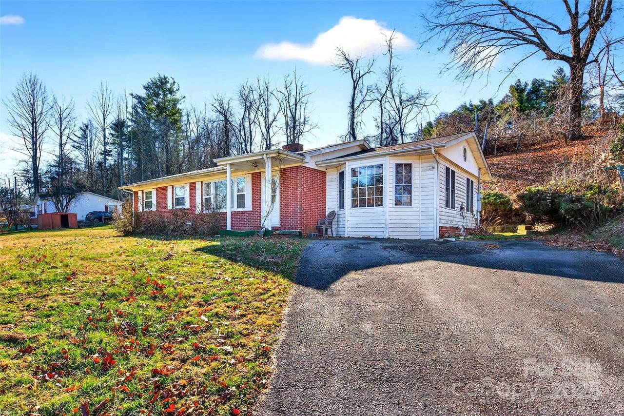 106 Chapel St., Spruce Pine, NC 28777