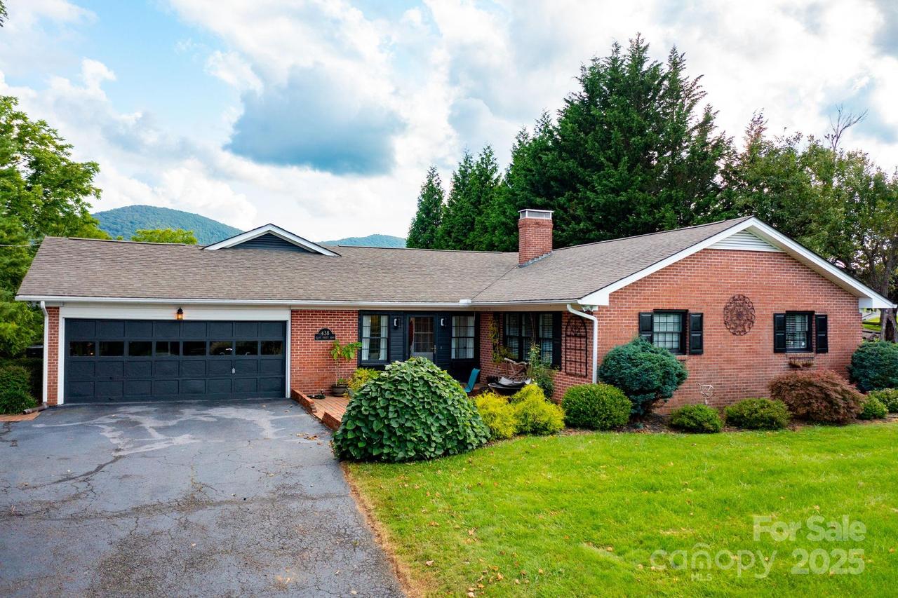 438 Glade Valley Rd., Glade Valley, NC 28627