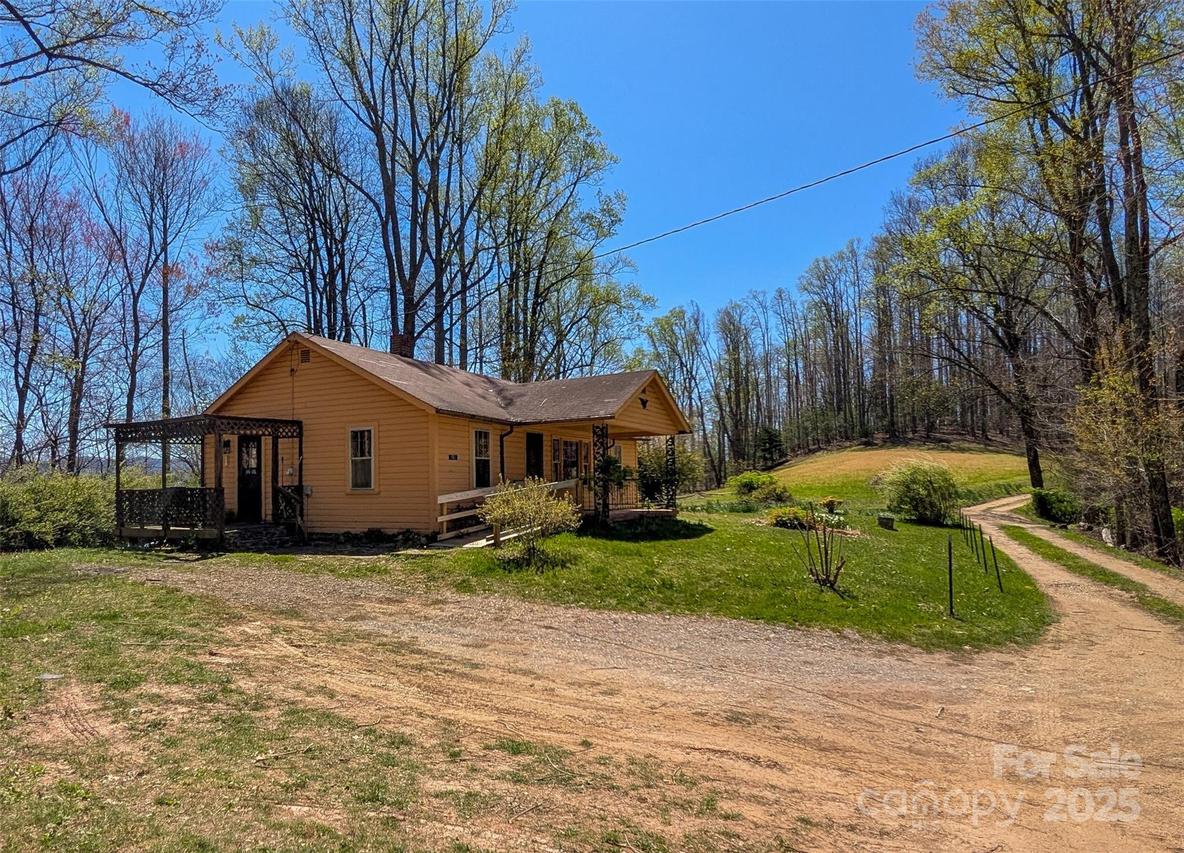 190 Rector Hill Rd., Burnsville, NC 28714