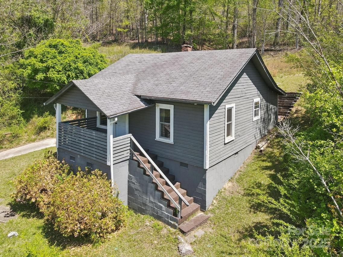 953 E Howard St., Tryon, NC 28782