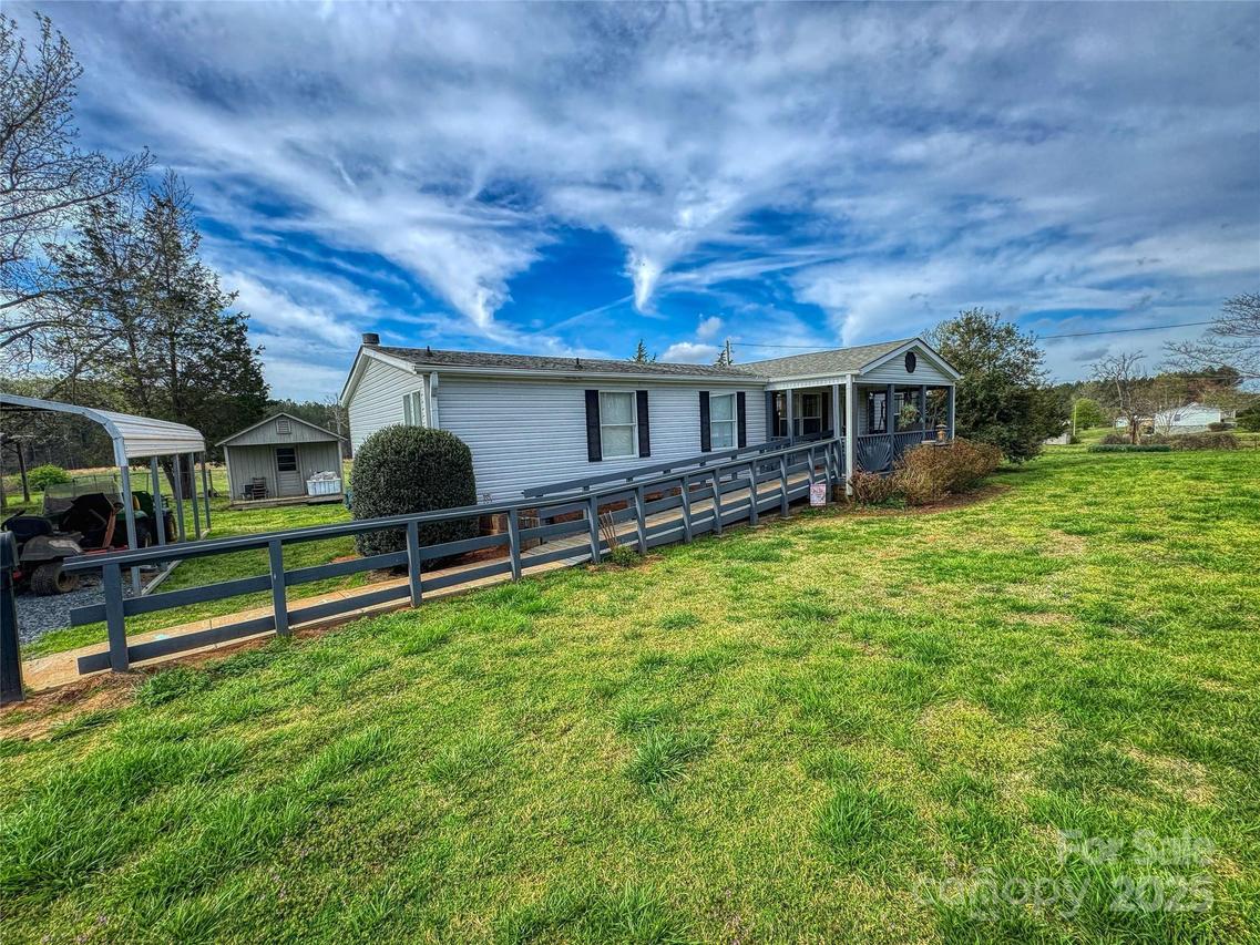 996 Surratt Rd., Denton, NC 27239
