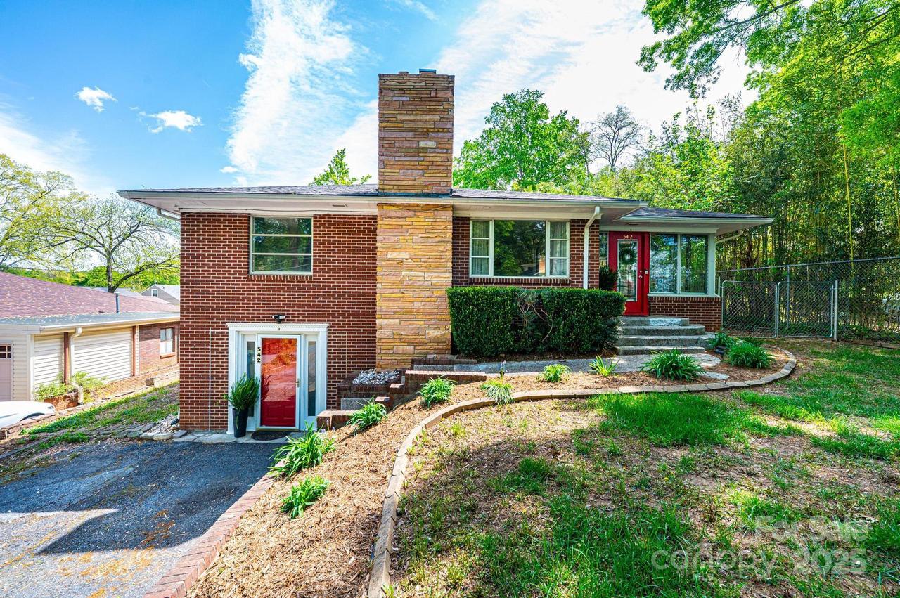 542 9th St., Hickory, NC 28601