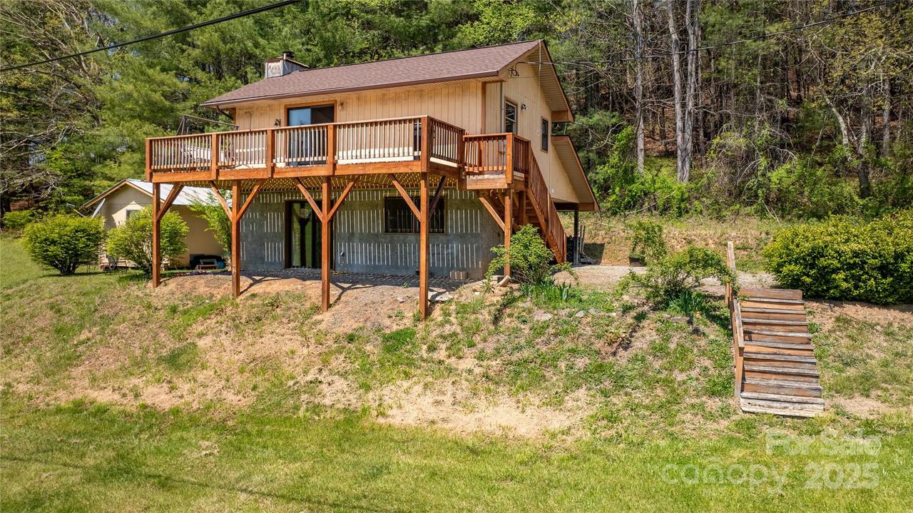 21 Barkers Ln., Clyde, NC 28721
