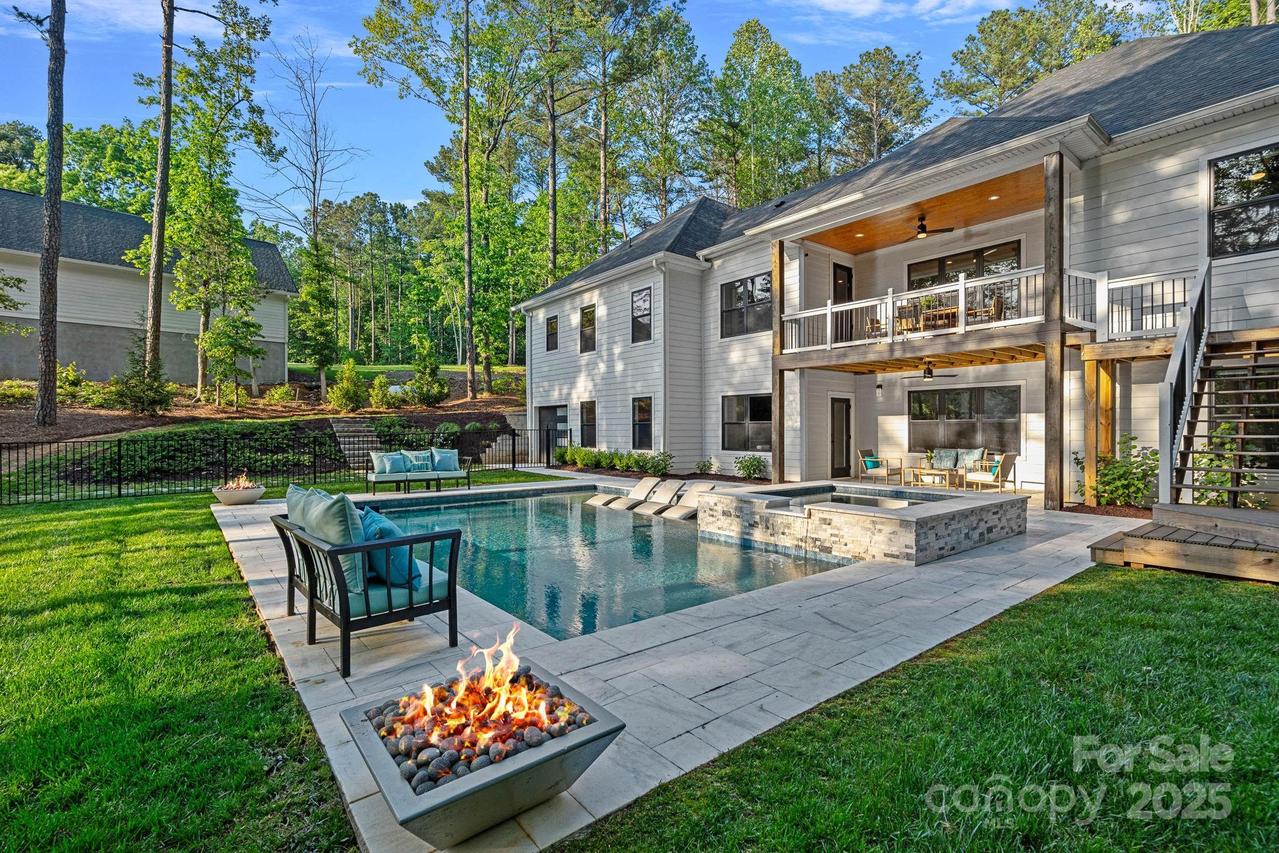 127 Holt Ln., Mooresville, NC 28117