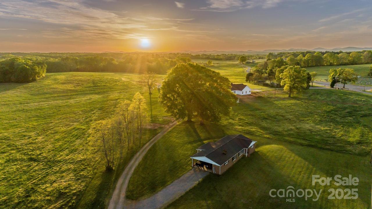 153 Coachman Loop, Statesville, NC 28625