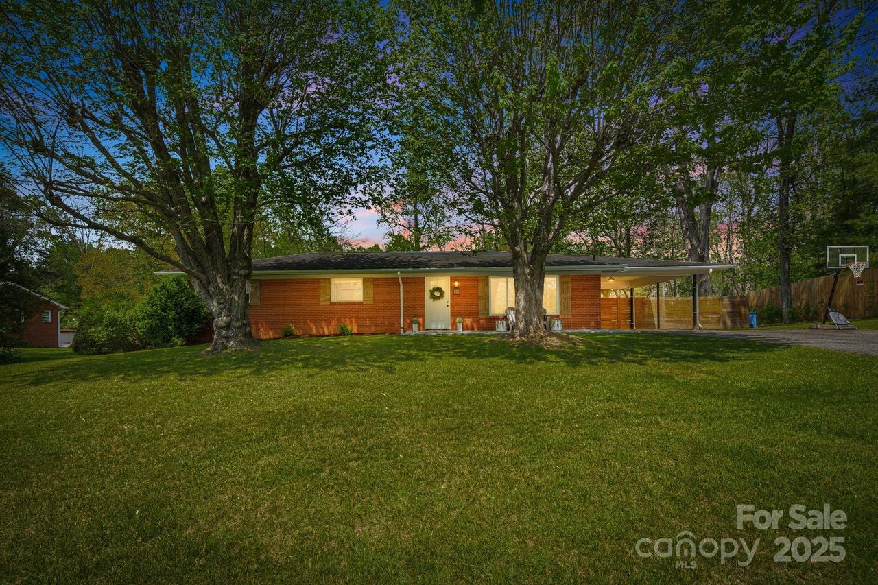 33 Haly Ho Dr., Candler, NC 28715