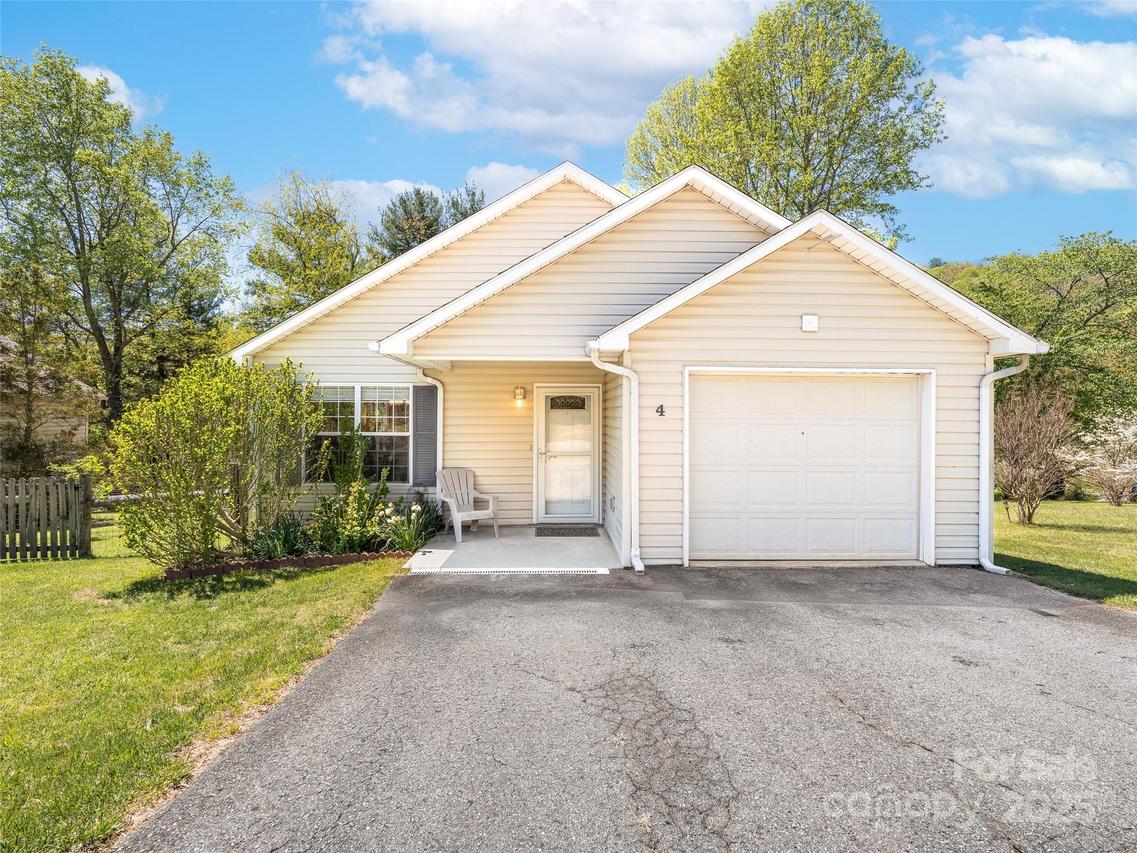 4 High Mountain Ln., Candler, NC 28715