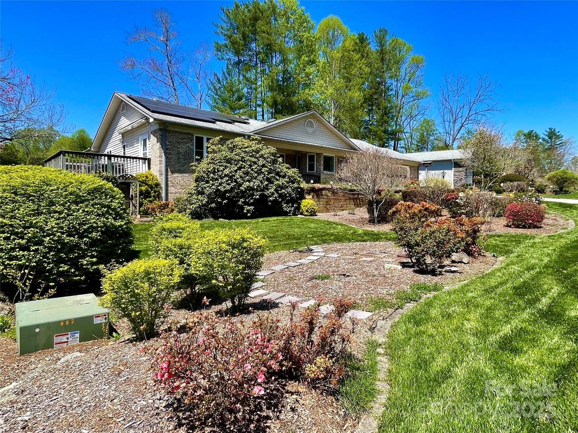 23 St. Andrews Dr., Etowah, NC 28729