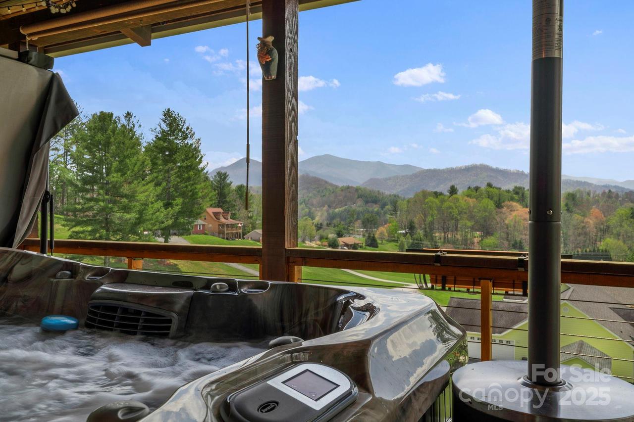 231 Comfort Pl., Burnsville, NC 28714