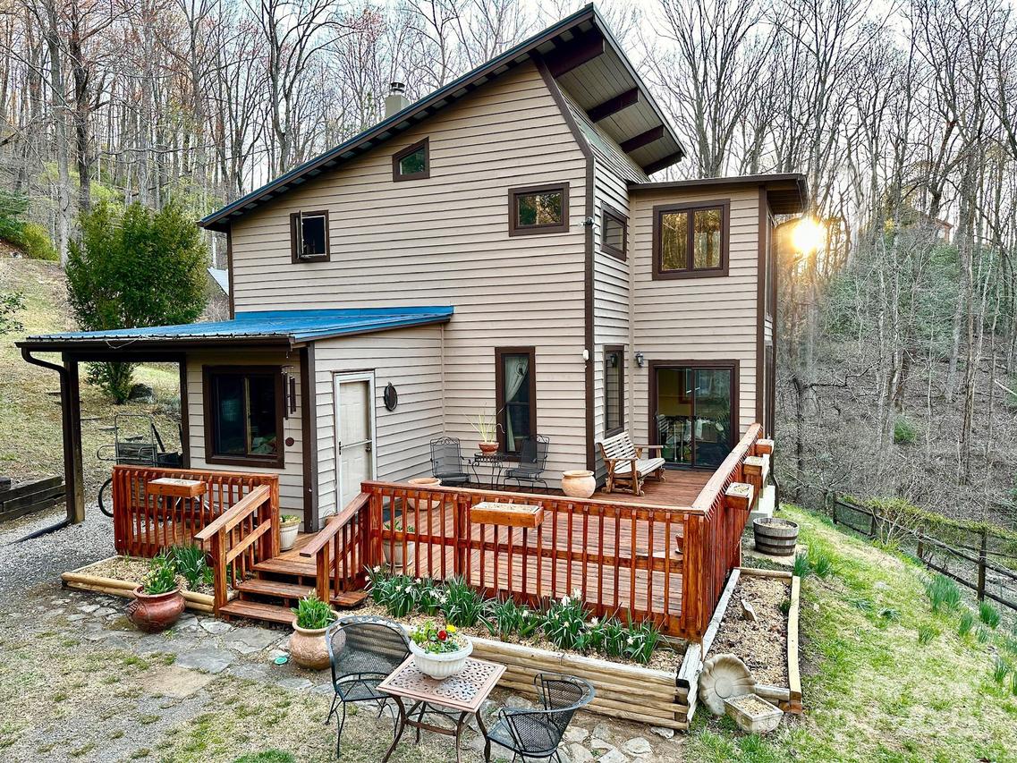 212 Rosy Branch Farm Rd., Black Mountain, NC 28711