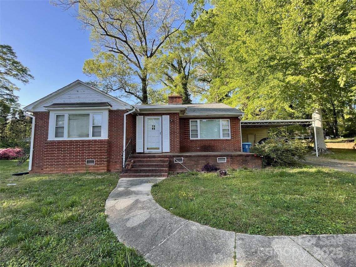 1218 Forestdale Dr., Salisbury, NC 28144