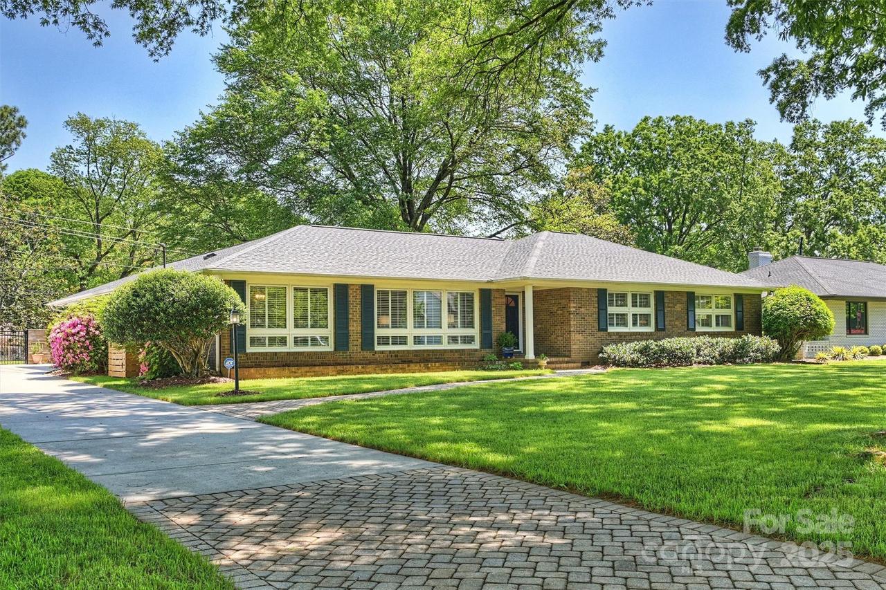 751 Lansdowne Rd., Charlotte, NC 28270