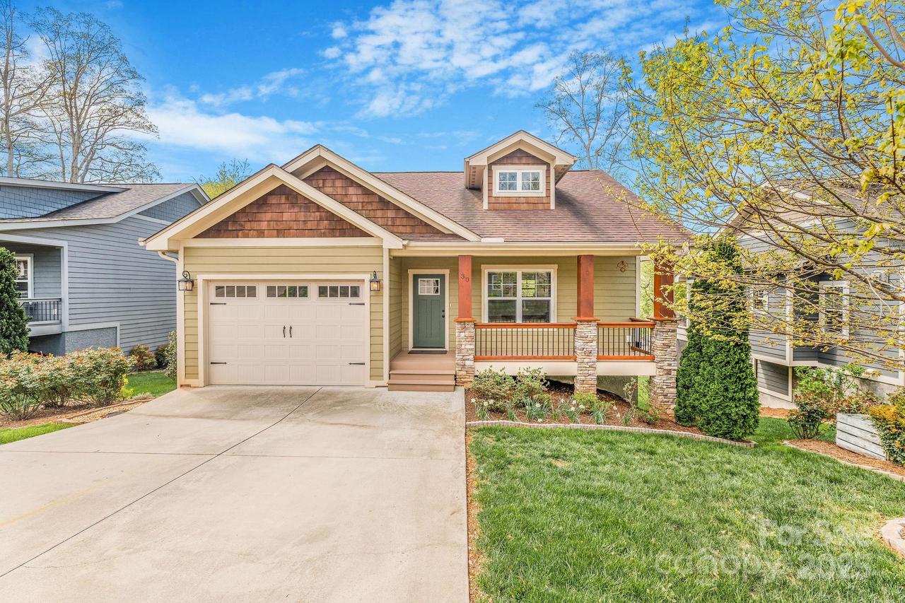 30 Asher Ln., Arden, NC 28704