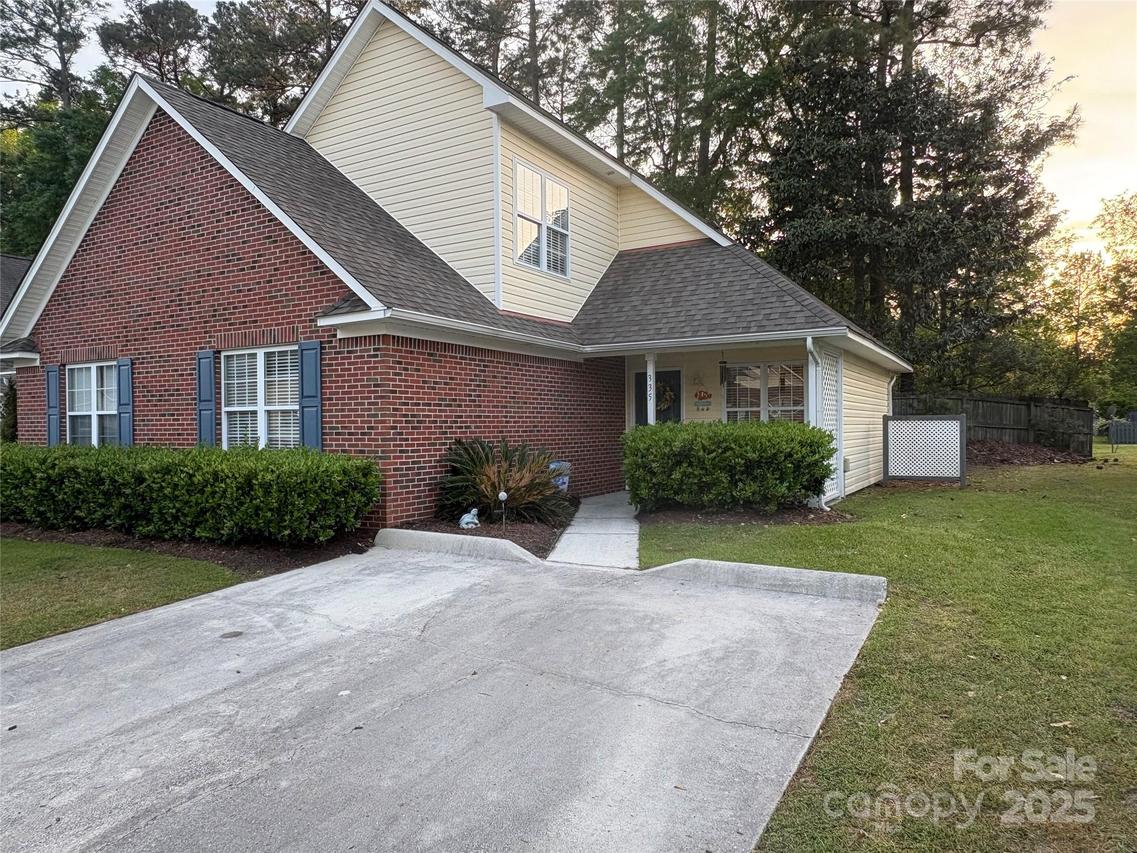 335 Saint Rosea Dr., Wilmington, NC 28405