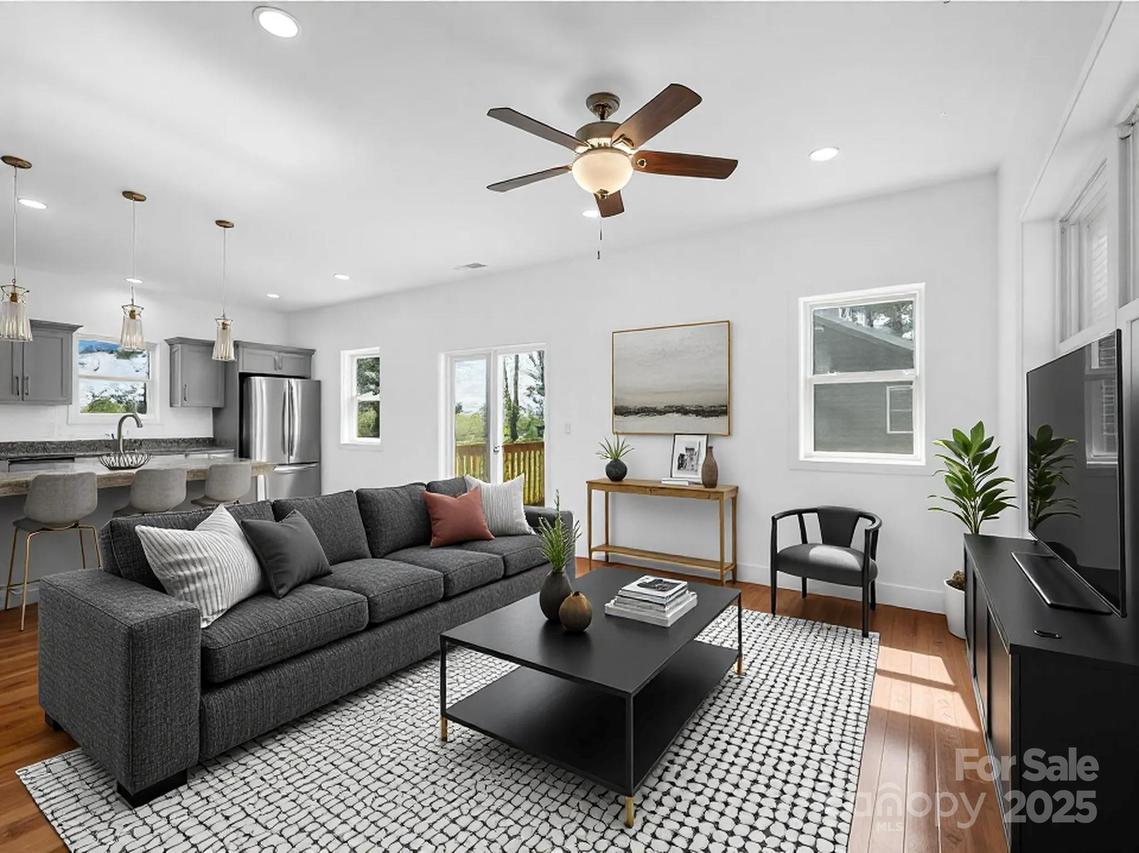 1938 Upper Ridgewood Blvd., Hendersonville, NC 28791