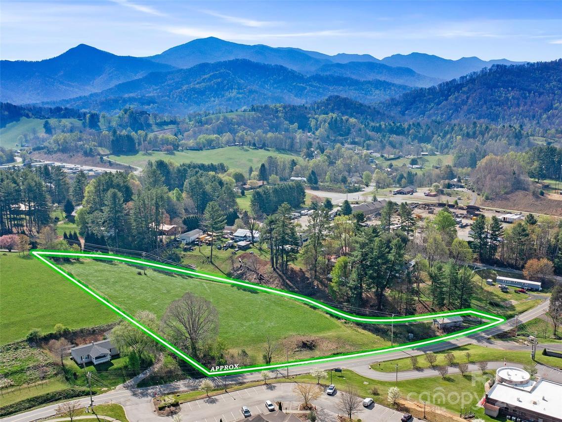 000 Wheeler Hills Rd., Burnsville, NC 28714