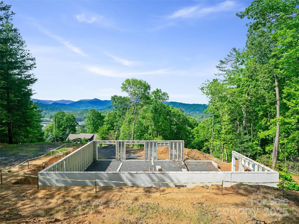 251 Sunrise Ln., Burnsville, NC 28714