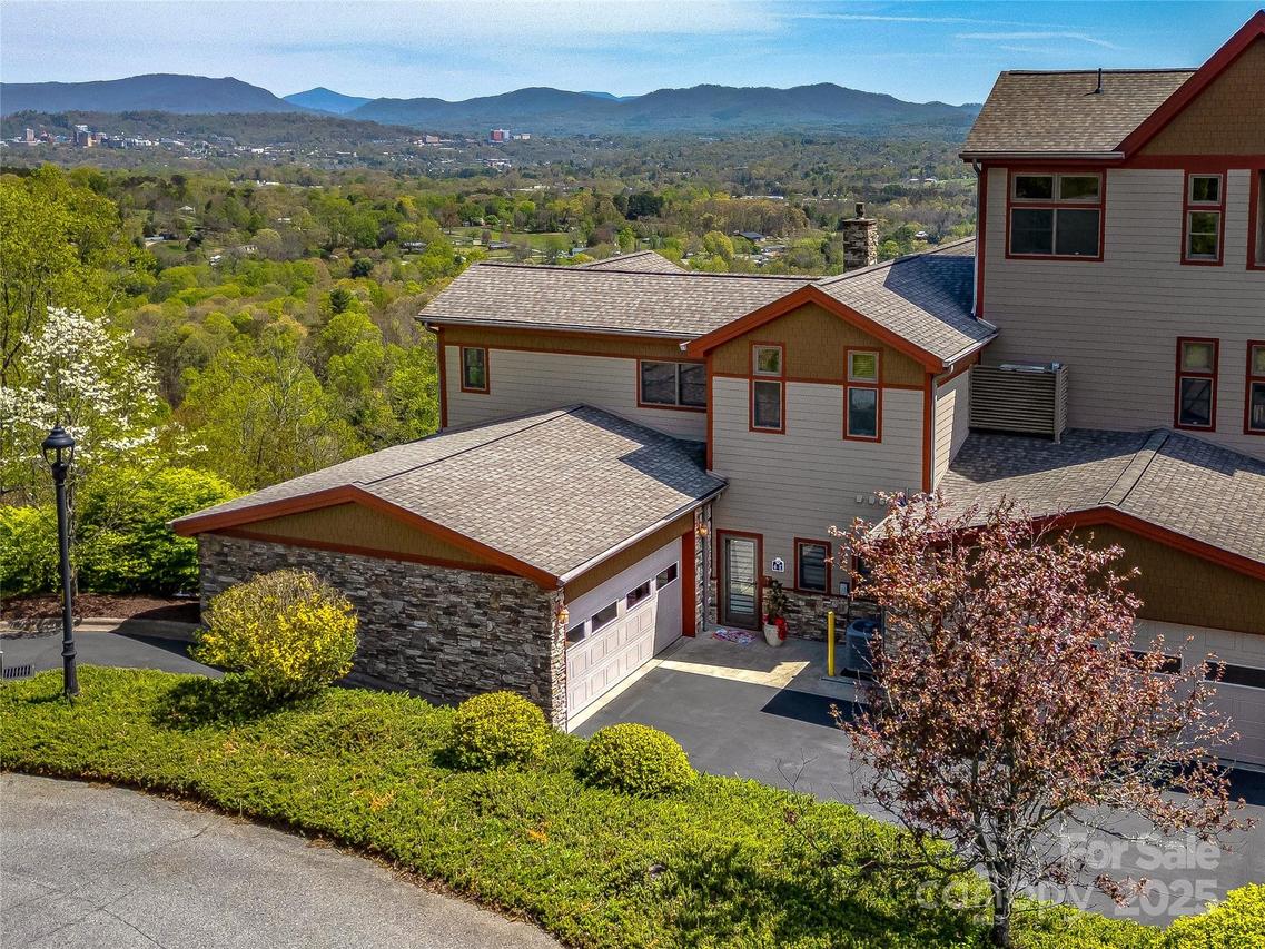 4 Chimney Crest Dr. #E, Asheville, NC 28806