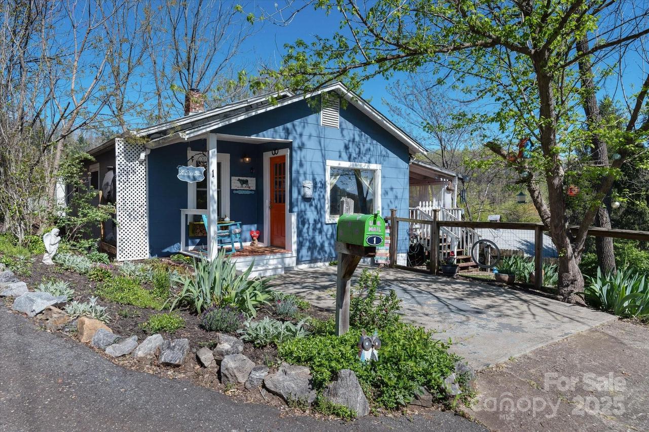 1 South Ln., Woodfin, NC 28804