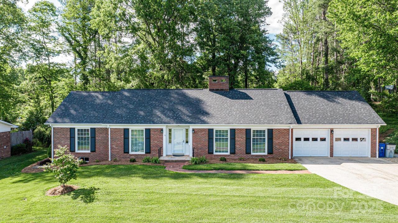 717 Pennell St., Lenoir, NC 28645