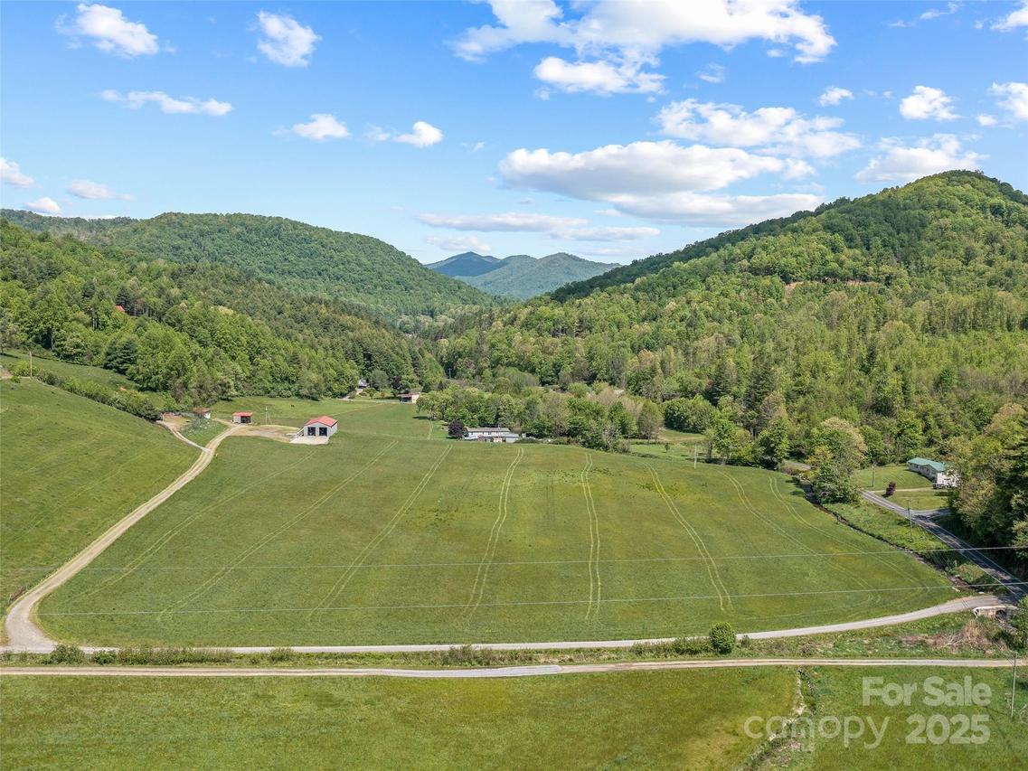 124 Shootout Ln., Burnsville, NC 28714