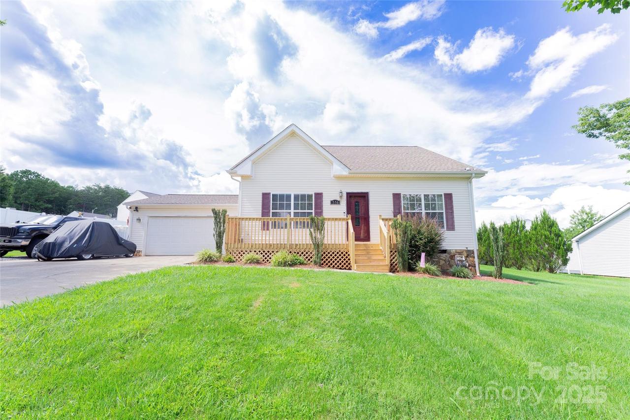 1556 Berkshire Dr., Newton, NC 28658