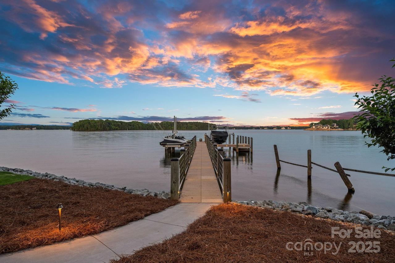 7861 Live Oaks Dr., Denver, NC 28037