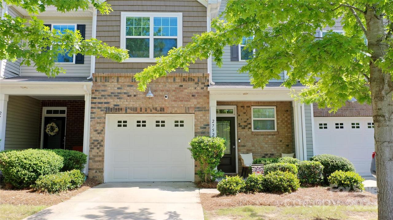 2752 Sawbridge Ln., Gastonia, NC 28056