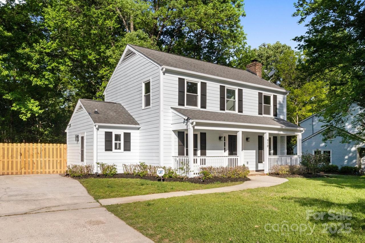 910 Lightwood Dr., Matthews, NC 28105