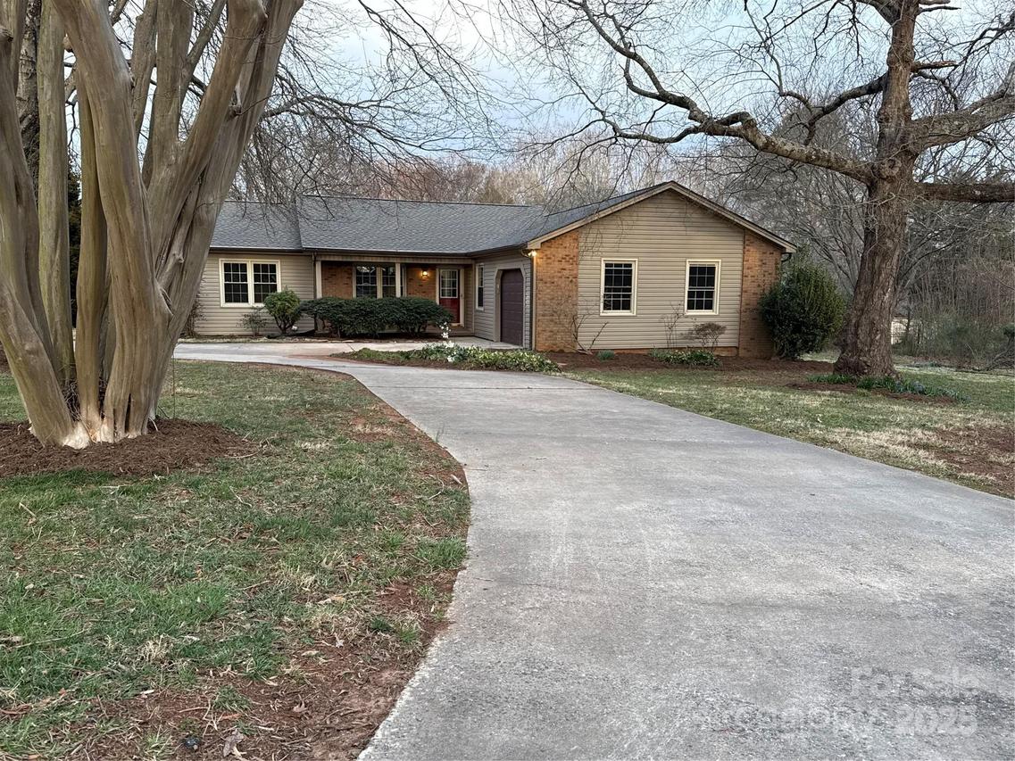 3498 Yorkland Dr., Hickory, NC 28601