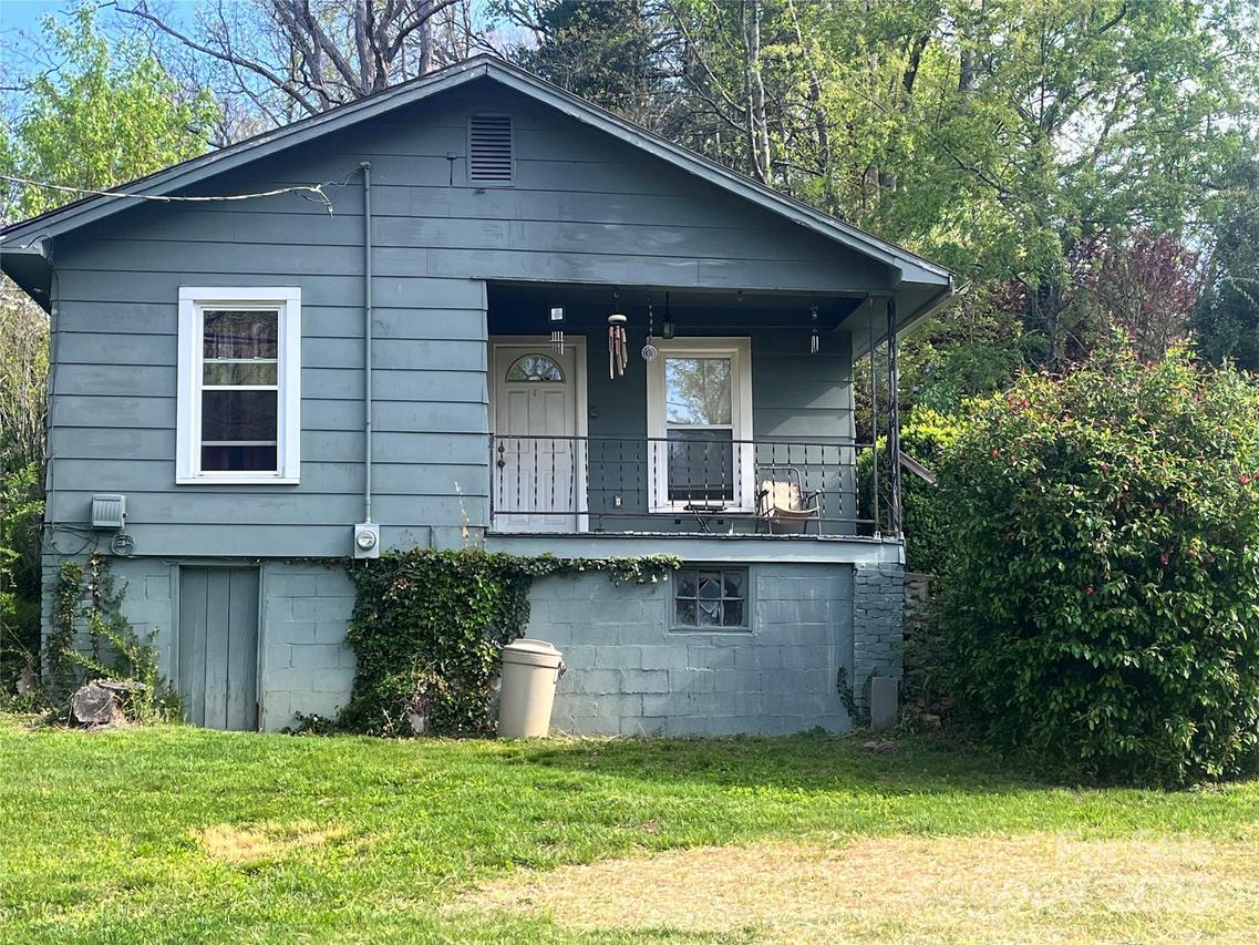 190 Cragmont Rd., Black Mountain, NC 28711