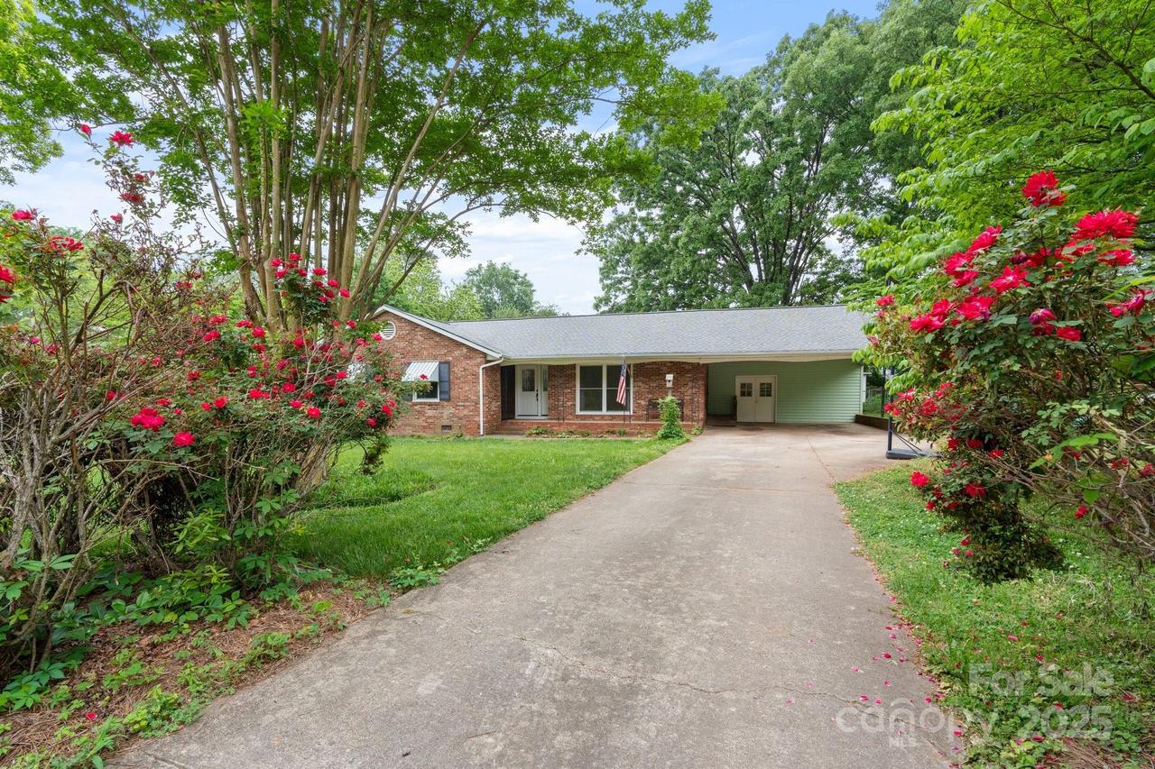 8903 Larchmont Cir., Charlotte, NC 28214