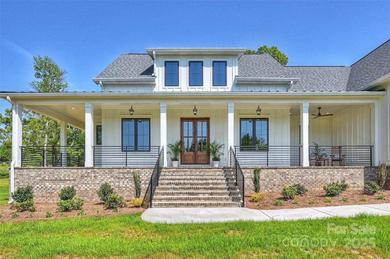 7768 Lynwood Ln., Sherrills Ford, NC 28673