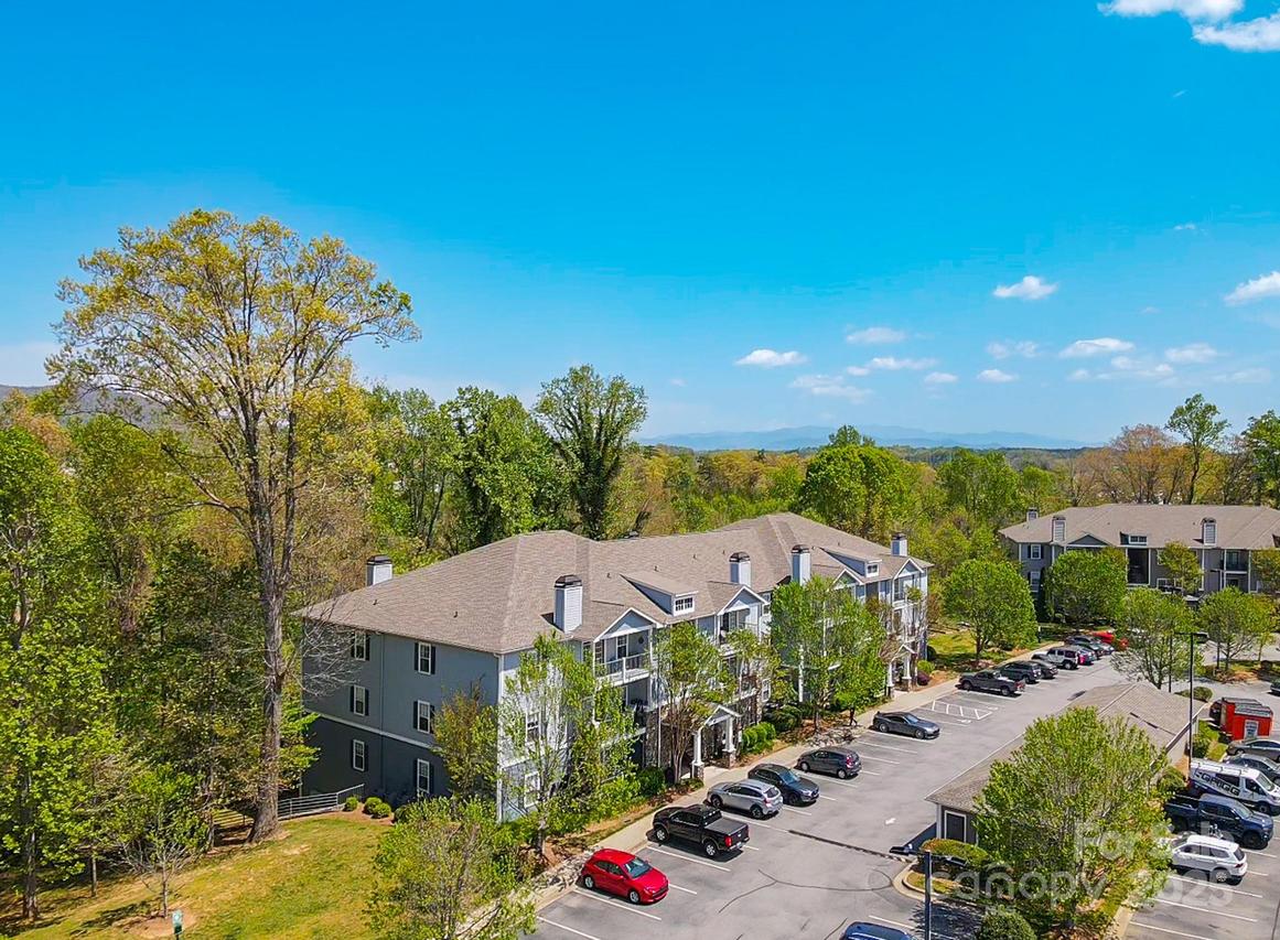 400 Vista Lake Dr. #103, Candler, NC 28715