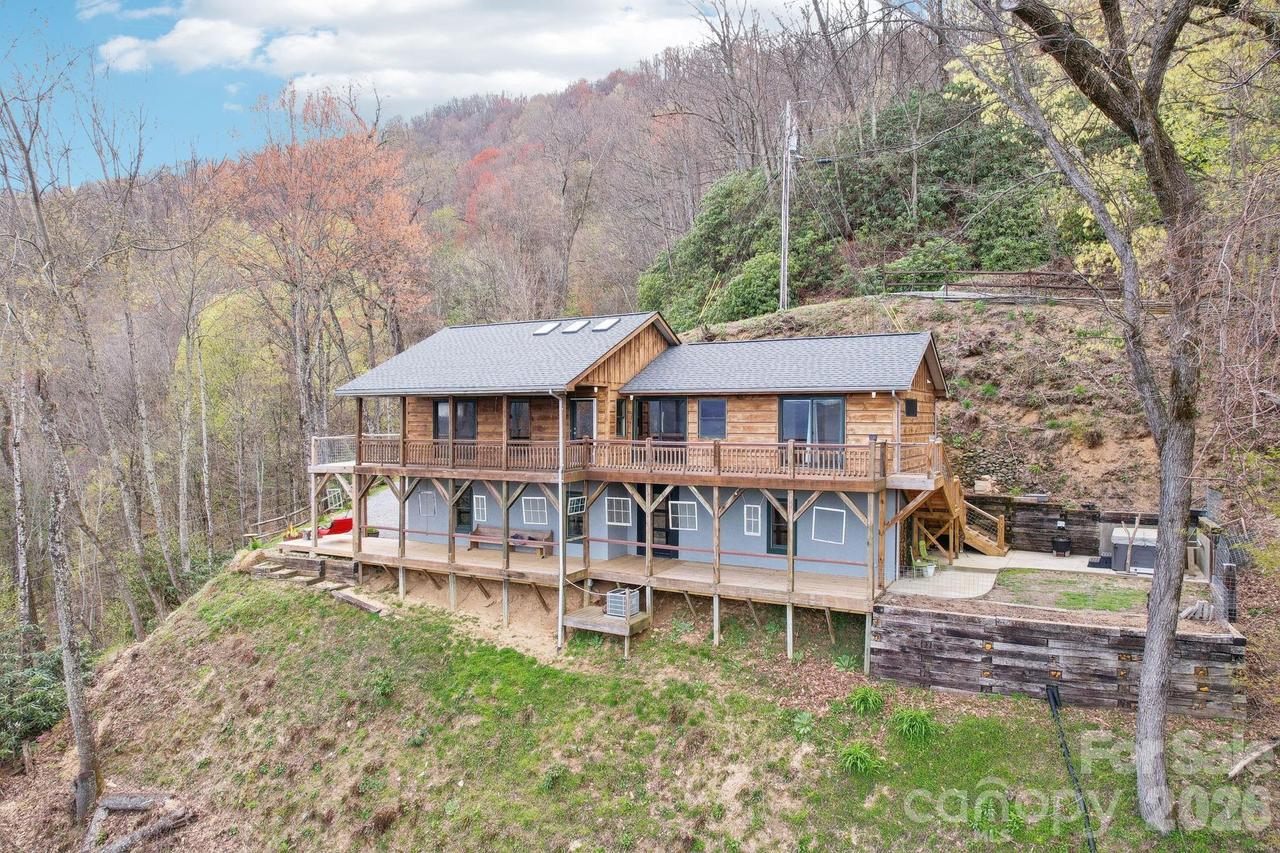 1426 Setzer Cove Rd., Maggie Valley, NC 28751