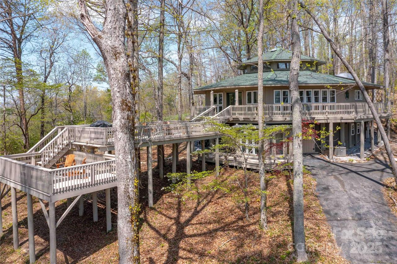 39 Tatham Rd., Hendersonville, NC 28792