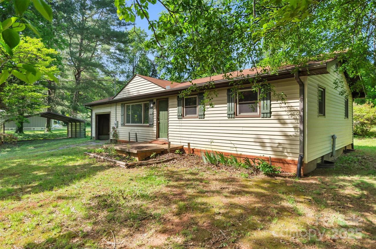 81 Julia St., Columbus, NC 28722