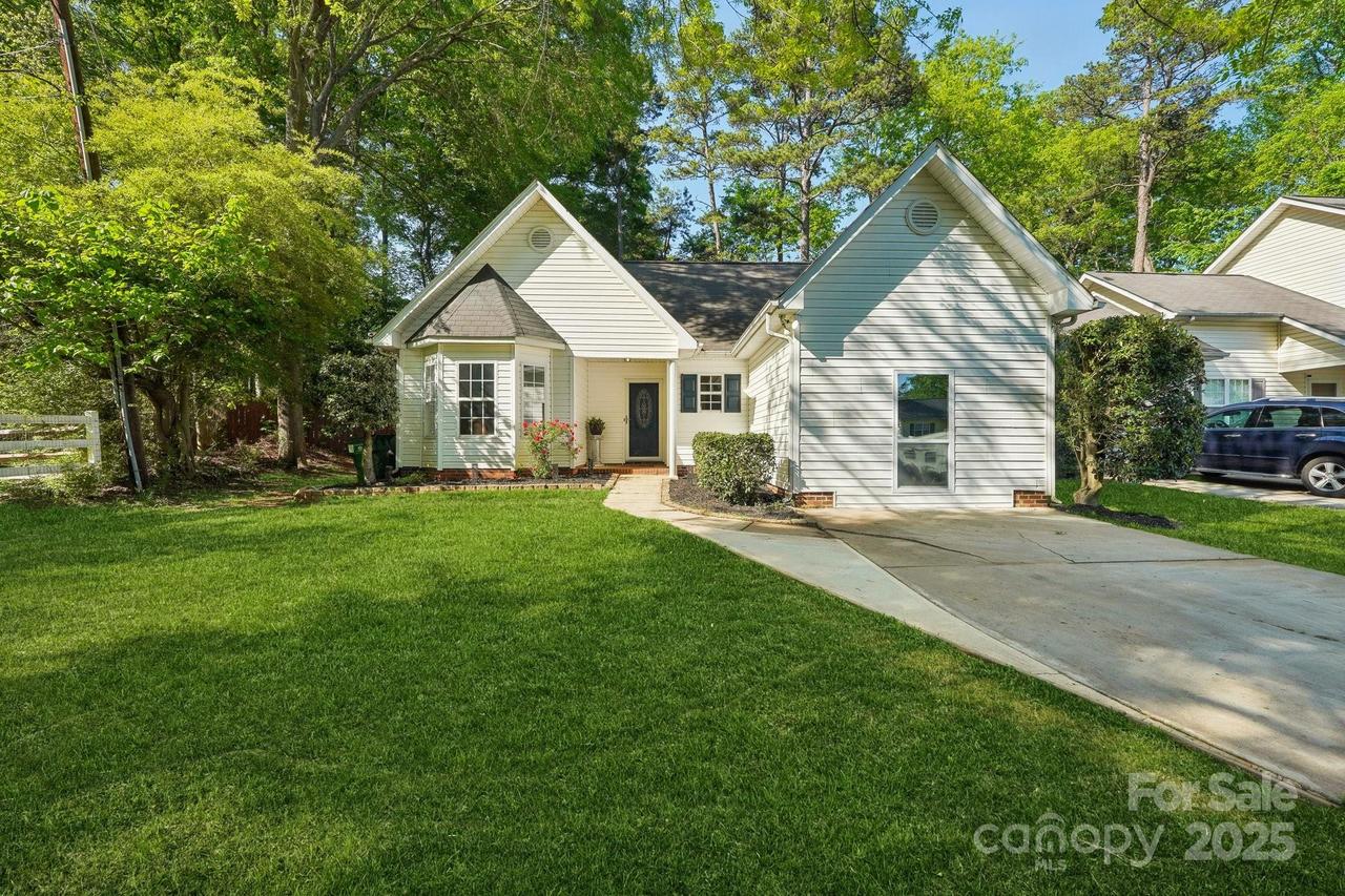 9200 Forest Green Dr., Charlotte, NC 28227