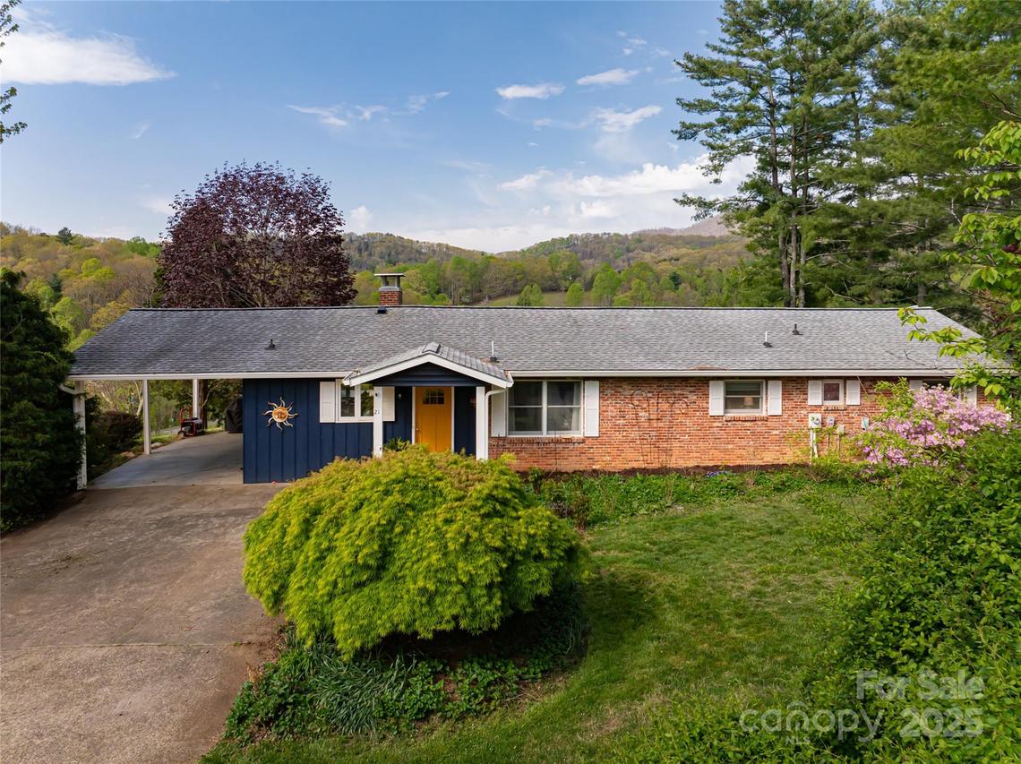 21 Pinnacle Pine Tr., Candler, NC 28715