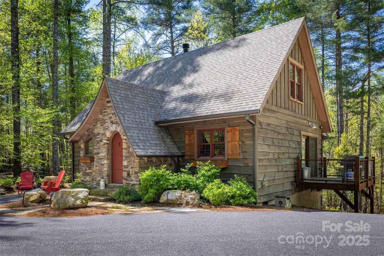1400 Yellow Fork Tr., Nebo, NC 28761